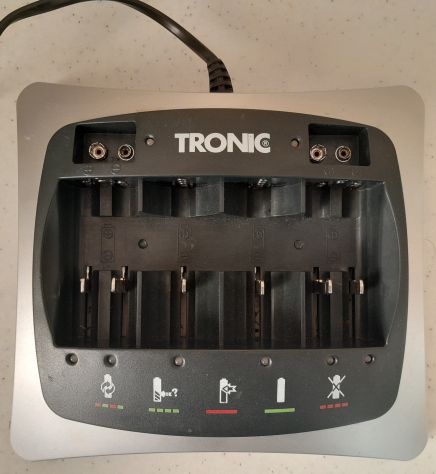 Caricabatterie con LED universale per batterie Ricaricabili - Foto 4