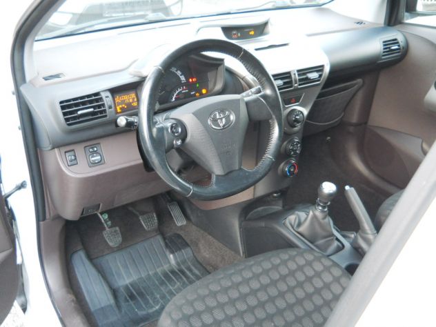 TOYOTA - iQ - 1.4 TURBO-DIESEL 90 CV Executive - Foto 6