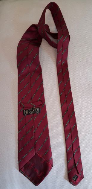 Gucci cravatta amaranto con righina verde con disegno in seta - Foto 2