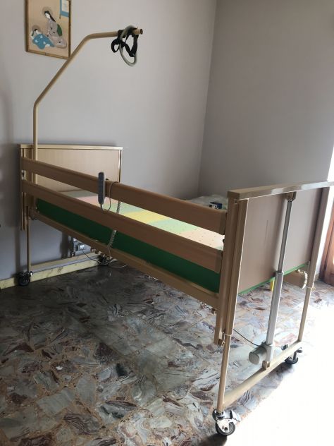 LETTO ORTOPEDICO ELETTRICO PER ANZIANI E DISABILI - Foto 6