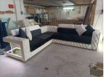 Divano bianco di lusso ad angolo con specchi e luci a led con spedizione