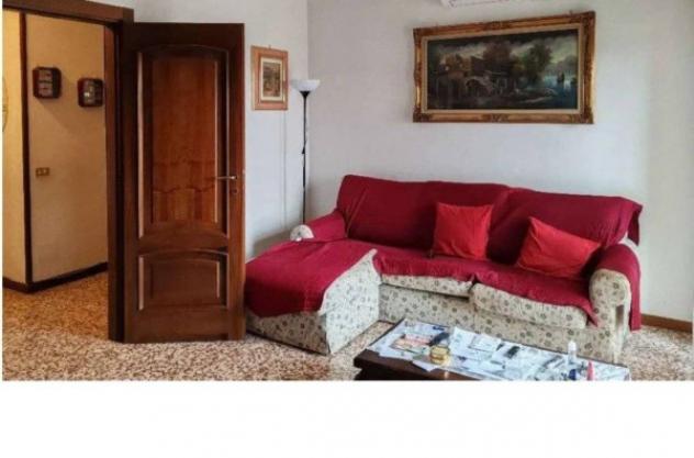 Immobile in asta di 135 m² con più di 5 locali e box auto in vendita a Novara - Foto 3