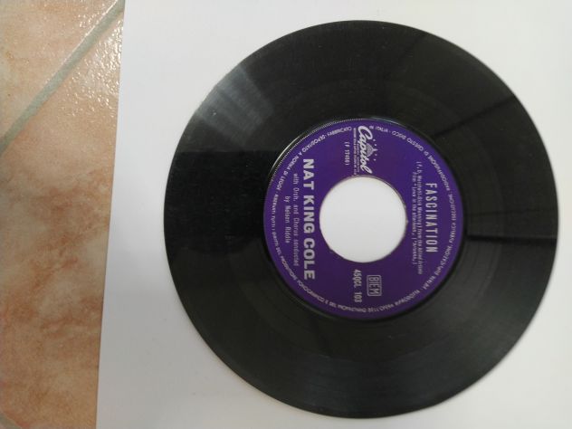 R84 - NAT KING COLE  AROUND THE WORLD