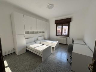 Stanza in appartamento in affitto a Novara