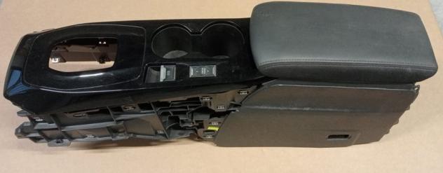CONSOLE CENTRALE NERA CON BRACCIOLO Carrozzeria Allestimenti interni Console Console cent PEUGEOT - 208 II - 01-06-2019