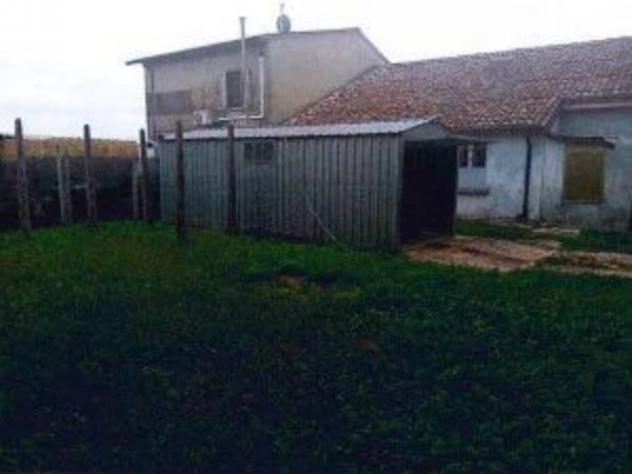 Immobile in asta di 190 m² con più di 5 locali e box auto in vendita a Castelmassa - Foto 2