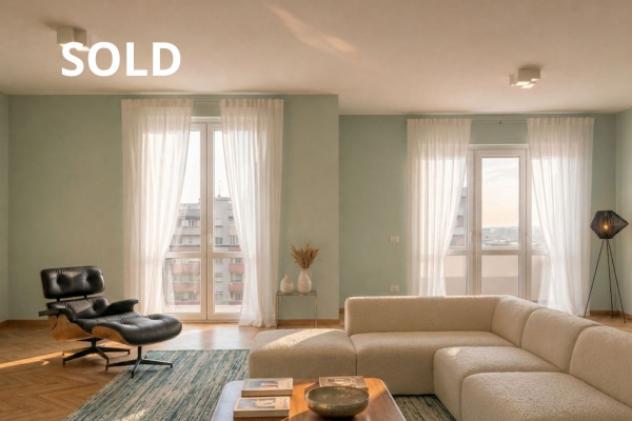 Appartamento di 165 m² con 5 locali e box auto in vendita a Milano