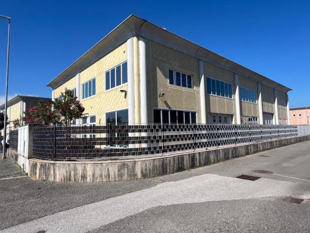 Capannone commerciale in affitto a Lavoria - Crespina Lorenzana 400 mq Rif: 1452822