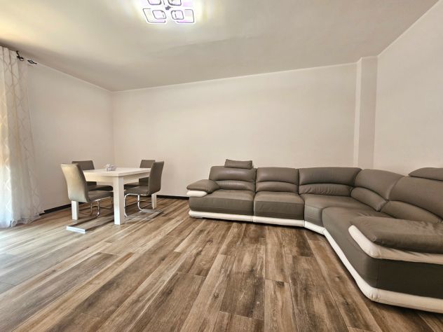 Ampio trilocale ristrutturato con arredo moderno - Foto 9