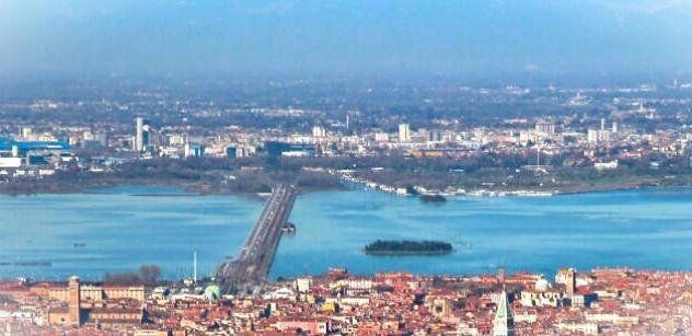 Palazzo / Stabile in vendita a Venezia - Foto 2