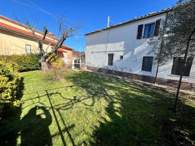 Nel Villaggio di Montebuono, a soli 10 km dalle Terme di Sorano e a 18 km da Pitigliano,
vendiamo un casale di circa 150 mq su due piani composto: Pi - Foto 6