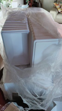 Centinaia di posate di plastica e vaschette per gelato - Foto 5