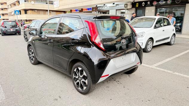 Toyota Aygo Connect 1.0 VVT-i 72 CV 5 porte x-play LED NAVI KAMERA PDC BLUETOOTH CERCHI 16 - Foto 4