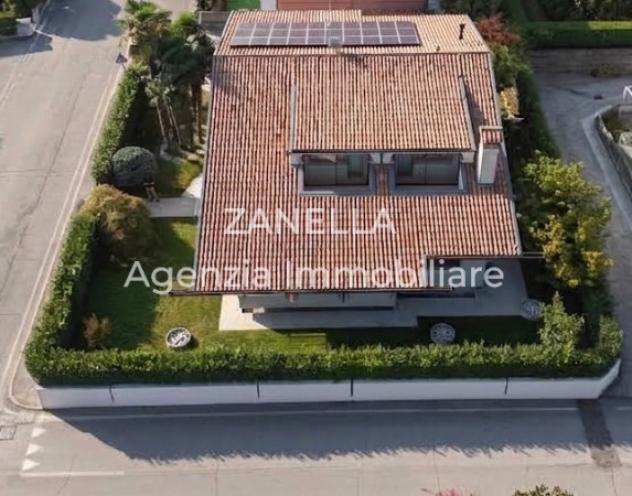 Villa di 300 m² con più di 5 locali e box auto doppio in vendita a Castelfranco Veneto - Foto 2