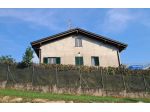 Bregano - villa gemellare con giardino