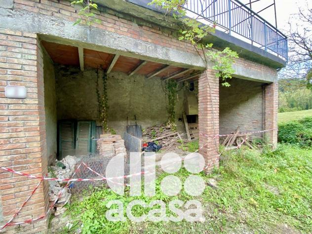 CASALE SEMI RISTRUTTURATO CON TERRENI - Foto 12