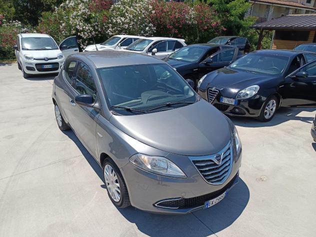 LANCIA Ypsilon 1.2i 69 CV - NEOPATENTATI - Foto 4