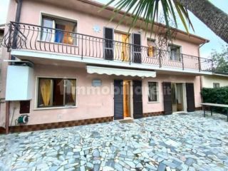 Villetta bifamiliare in affitto a Forte dei Marmi 100 mq  Rif: 1253395