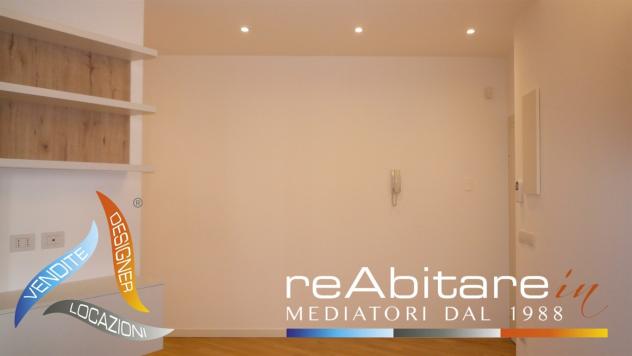 Elegante ed ampio TRILOCALE con arredi e finiture di pregio - Foto 2