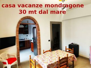 MONDRAGONE 30 METRI dal mare. ammobiliata 5 posti letto