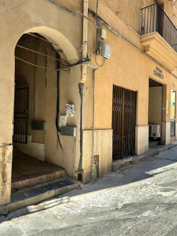 Inizio via Garibaldi magazzino