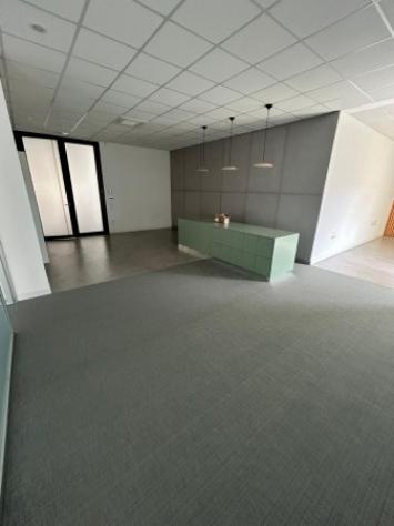 Immobile di 505 m² con 3 locali in affitto a Ponte San Nicolò