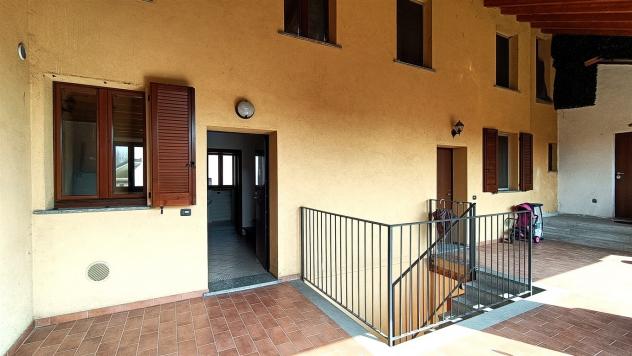 In Caratteristico casale ristrutturato, accattivante appartamento su due livelli con travi a vista. - Foto 8