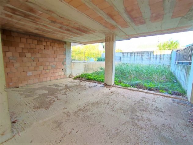 VILLA CON GIARDINO DA COMPLETARE - VIA CASTEL VOLTURNO - MONDRAGONE - Rif. V2476 - Foto 2