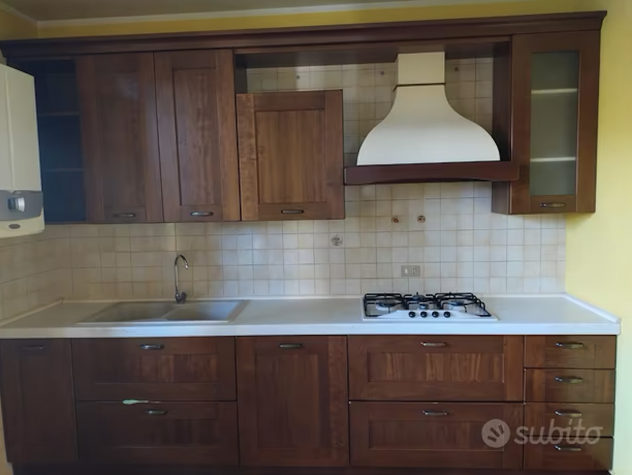 Cucina Completa in Legno Massello + Armadiatura a Colonne