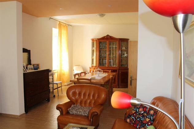 Elegante casa a schiera ristrutturata nel cuore del paese - Foto 4
