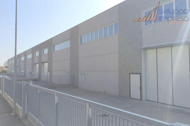 CAPANNONE DI RECENTE COSTRUZIONE IN VENDITA A CAMBIAGO