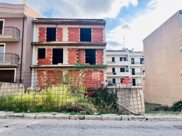 Rif:2680 - Rustico bifamiliare in centro a Comiso con garage e veranda di 40 mq - Foto 2