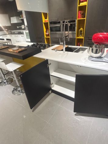 Cucina nuova e moderna completa con isola, elettrodomestici incasso e penisola - Foto 4