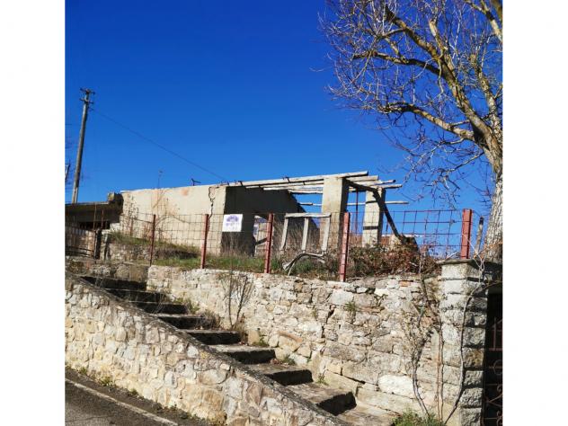 Casa di campagna in Via Guido Monaco