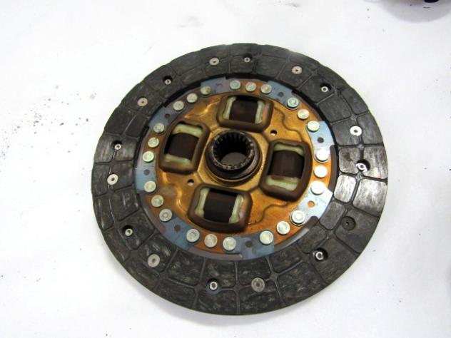 3125012392 KIT FRIZIONE CON SPINGIDISCO E CUSCINETTO TOYOTA COROLLA 1.4 B 71KW 5M 3P (2001) RICAMBIO USATO 3121012210 3123052010 - Foto 2