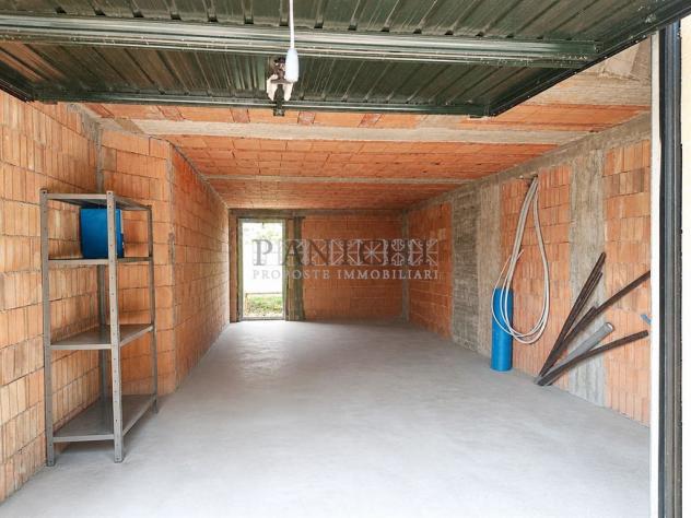 Appartamento di nuova costruzione con balconi, garage e giardino privato - Foto 13