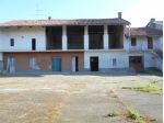In zona centrale, ex cascinale composta da abitazione al piano terra: cucin &hellip;