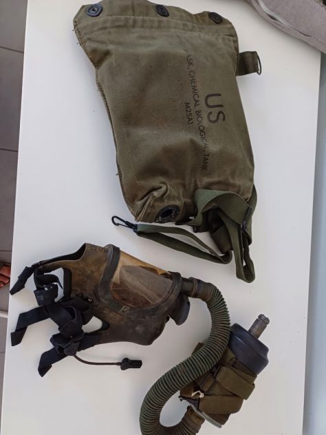 Elmetti, maschere antigas e altra militaria - Foto 6