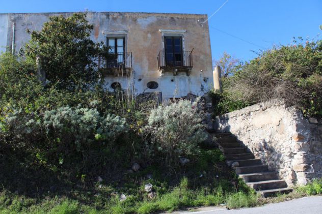 Lipari Isole Eolie.rif. 997. Vendesi interessante antica casa patronale stori - Foto 3