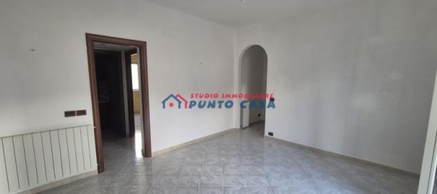 VIA MICHELE AMARI – Appartamento al 3° e ultimo p. s/a – 70mq ca. – 3 vani + acc. Ristrutturato. Euro 69 mila CL E