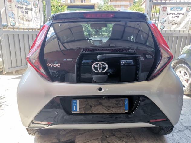 Toyota Aygo 1.0 VVT-i 72 CV 5 porte x-clusiv - Foto 4