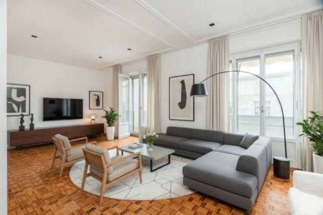 Attico / Mansarda di 195 m² con più di 5 locali in vendita a Milano