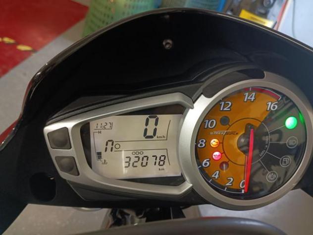 TRIUMPH Street Triple R 675 - Foto 3