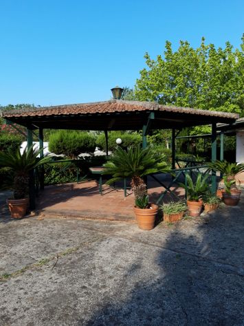 Compendio indipendente con fabbricati e terreno - Foto 4