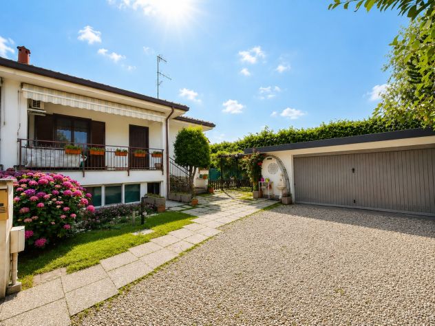 Porzione di bifamigliare completamente indipendente