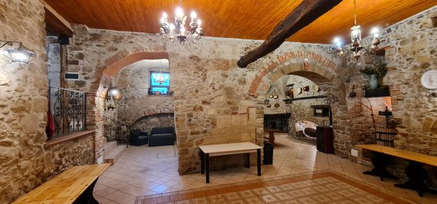 VENDESI LOCALE CURATO NEI MINIMI PARTICOLARI IN VICO DELLE PIGNE, 2 - VENOSA - Foto 7