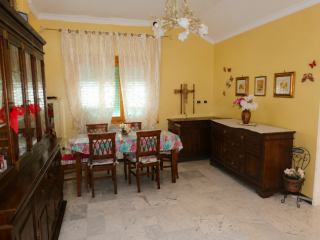 POMEZIA QUADRILOCALE ARREDATO CON TERRAZZO PRIVATO.