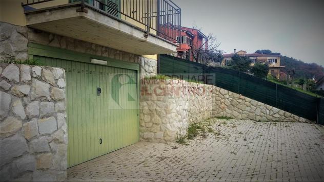 Porzione di bifamiliare con garage e giardino - Foto 8