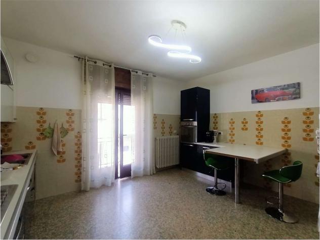 V000462 - APPARTAMENTO CON 3 CAMERE, BOX E SOLAIO - Foto 8