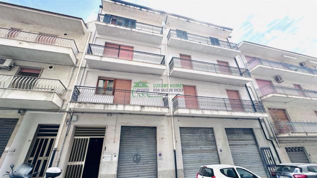 RIF. 9724 - Ampio appartamento in vendita – Zona Via Archimede